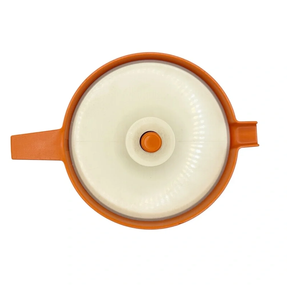 Vintage Tupperware 1.5 Quart Pitcher‎